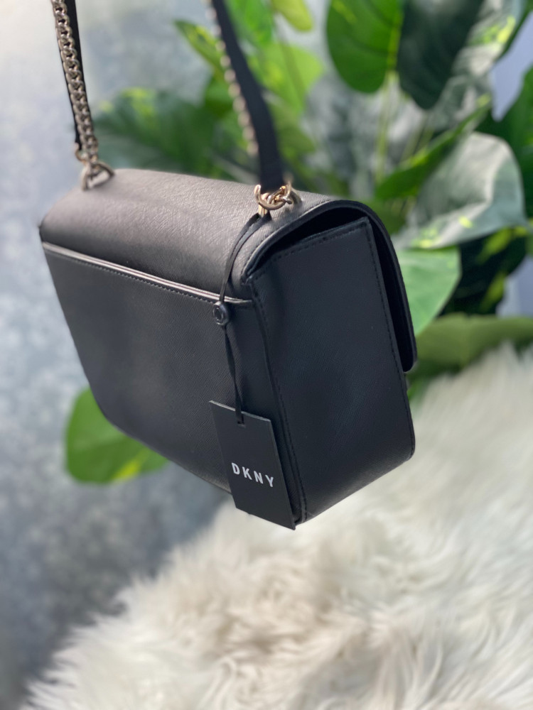 DKNY 38
