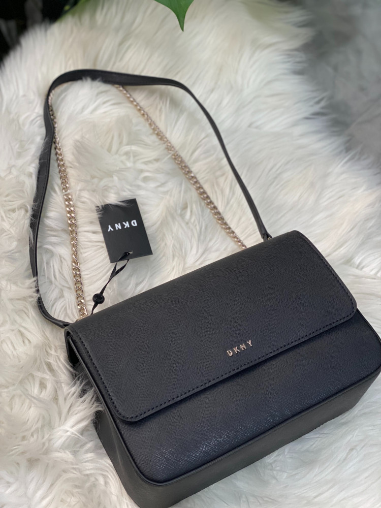 DKNY 38