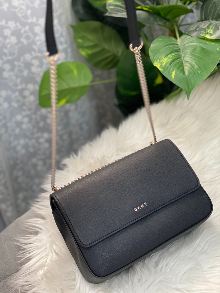 DKNY 38