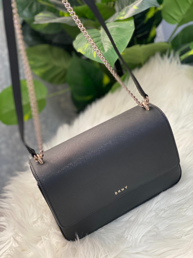 DKNY 38