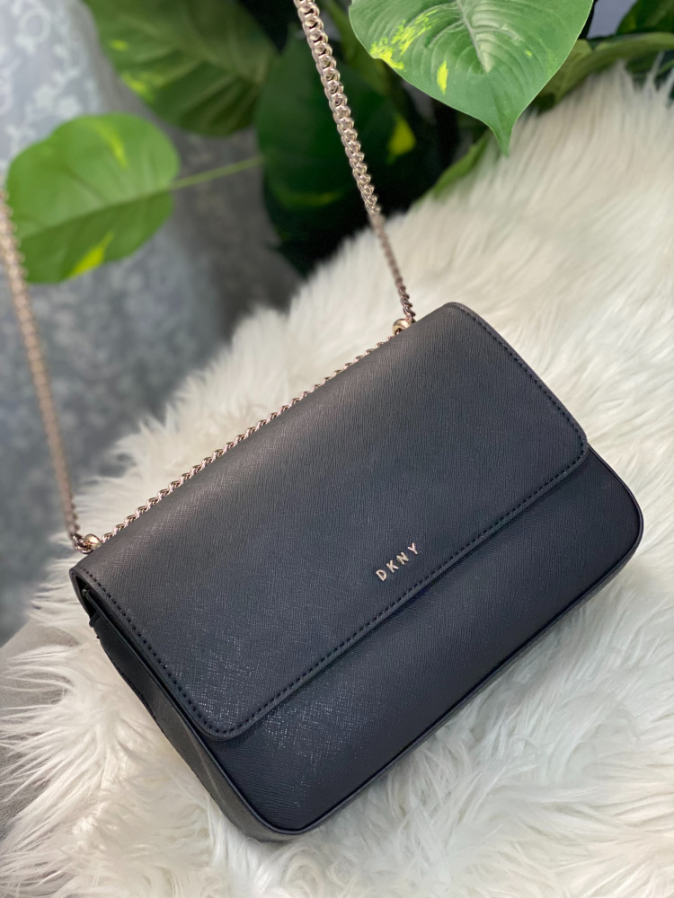 DKNY 38