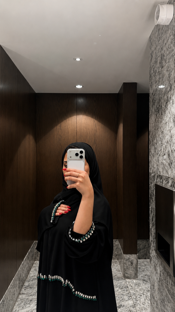 عباية كريستال تركيب يدوي لونين
