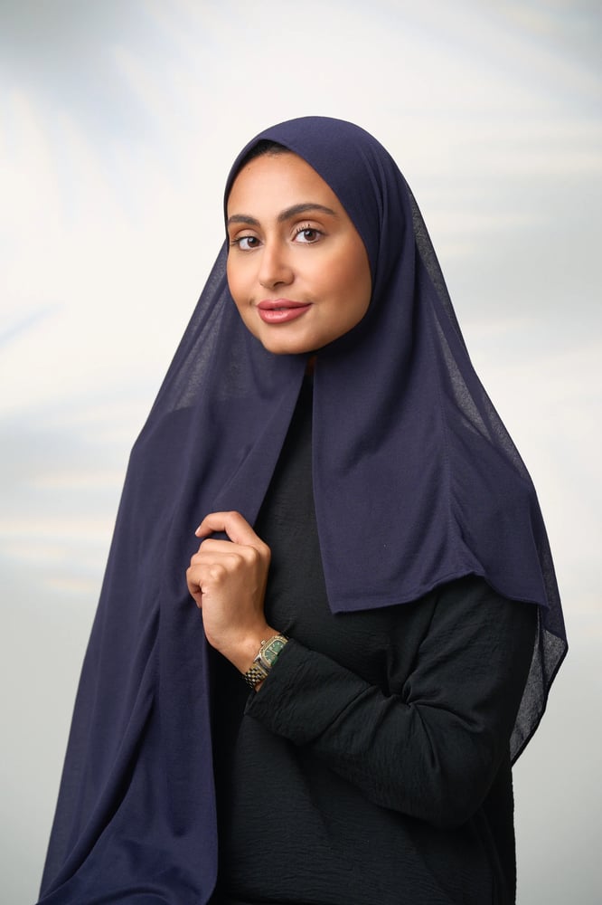 طرحة جاهزة مع مطاط قصير جهة اليسار