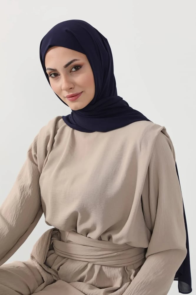 حجاب شيفون بمغناطيس وقبعة بالوسط كحلي