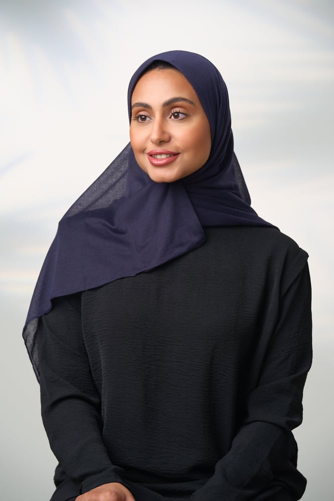طرحة جاهزة مع مطاط قصير جهة اليسار