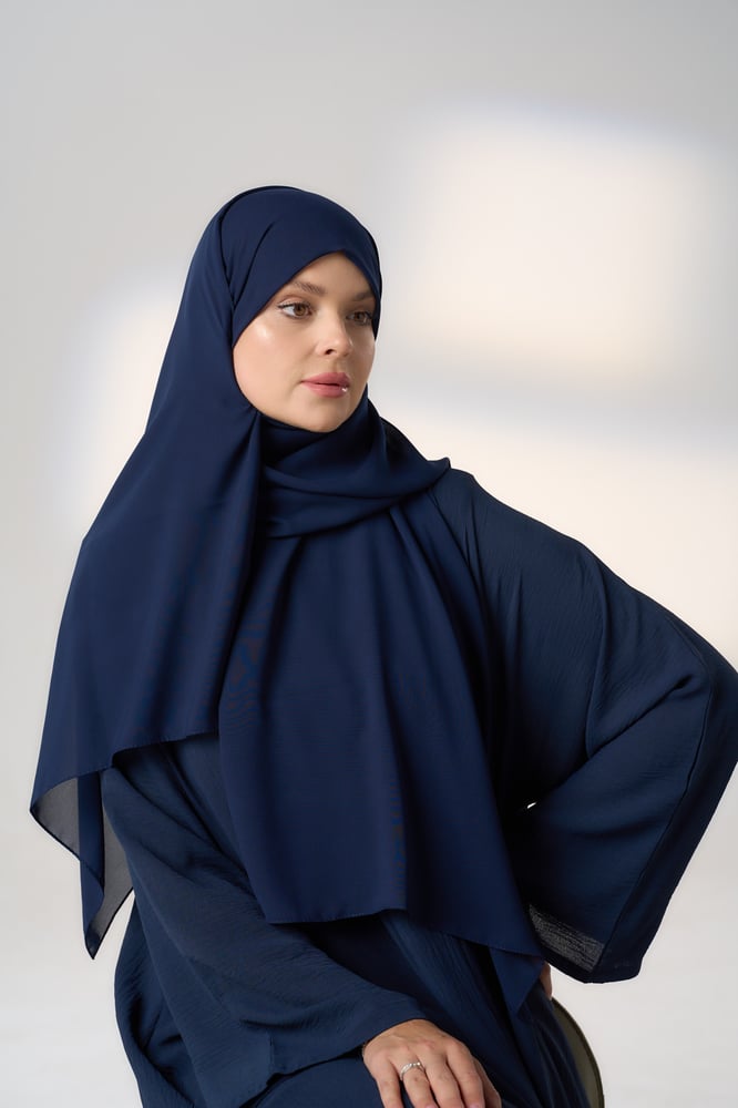 نقاب مع طرحة كحلي