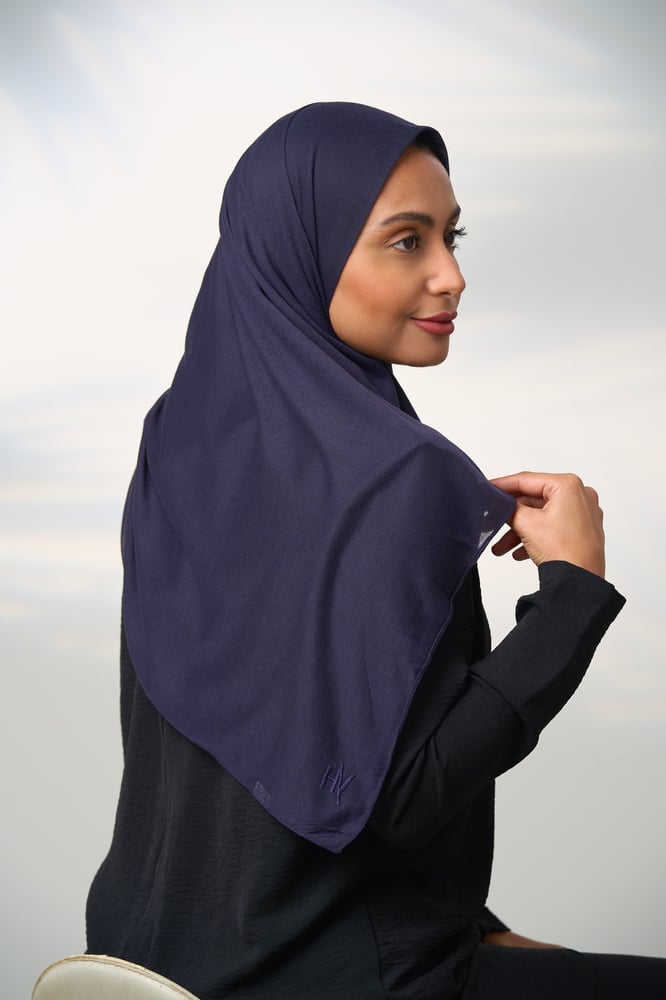طرحة جاهزة مع مطاط قصير جهة اليسار