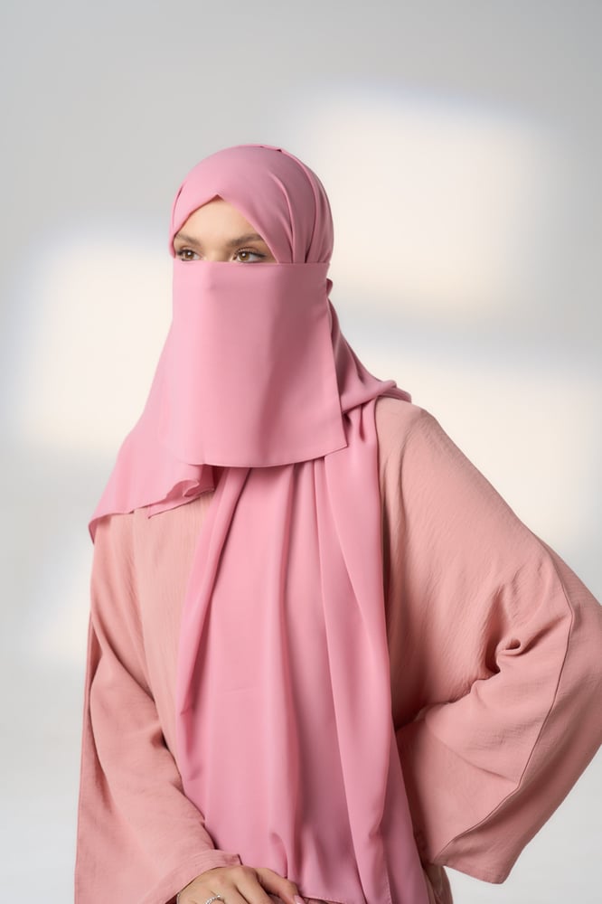لثام وردي