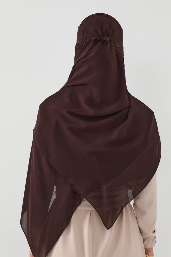 نقاب مع طرحة بني