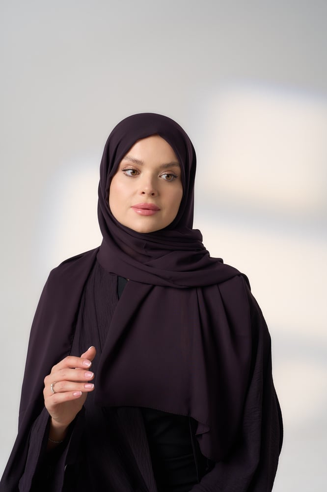 نقاب مع طرحة بنفسجي
