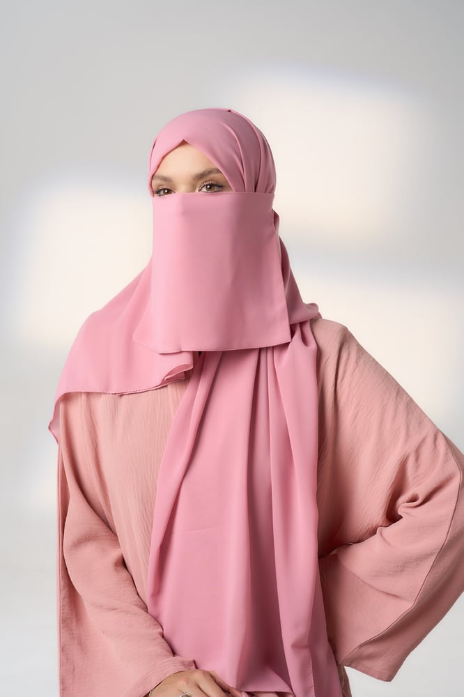 لثام وردي