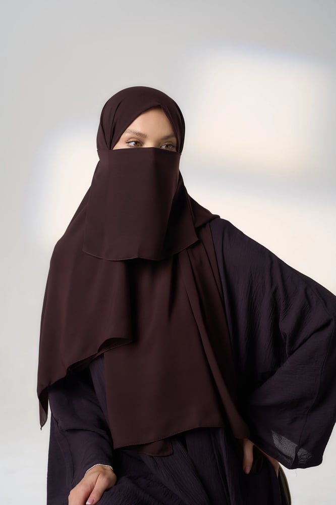 لثام بني مع طرحة