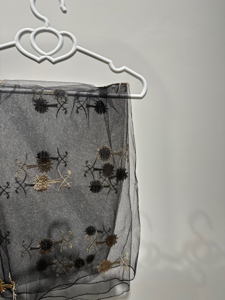 طرحة شفافه مطرزه بالذهبي
