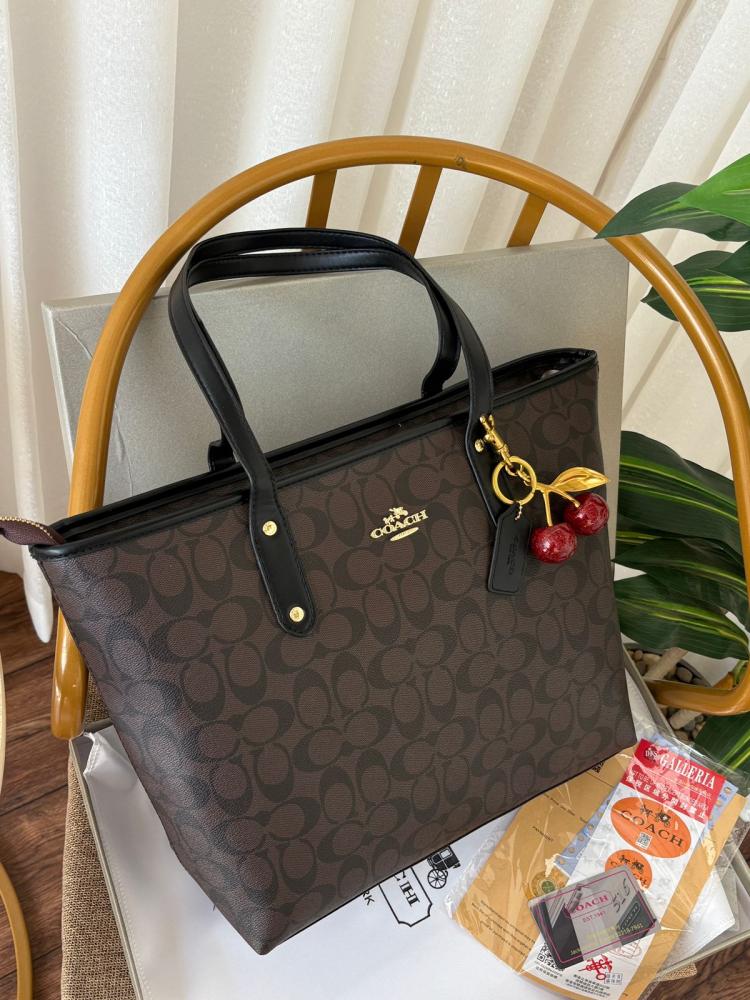 جامــعة كوتــش توت باق  |  COACH College Tote Bag