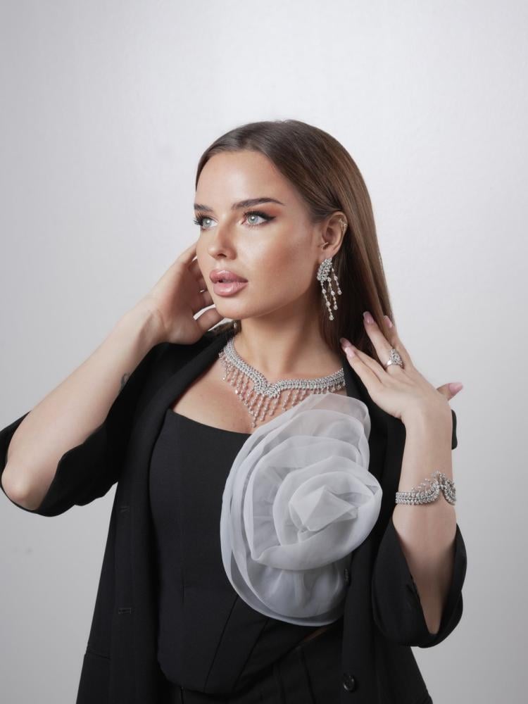 طقم فضة Regalia Luxe عيار 925 على المودل - جوليرا Gioielleria