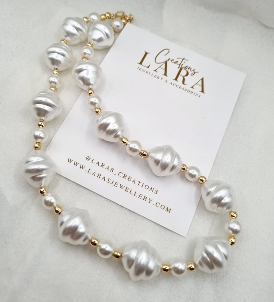 Big pearl necklace