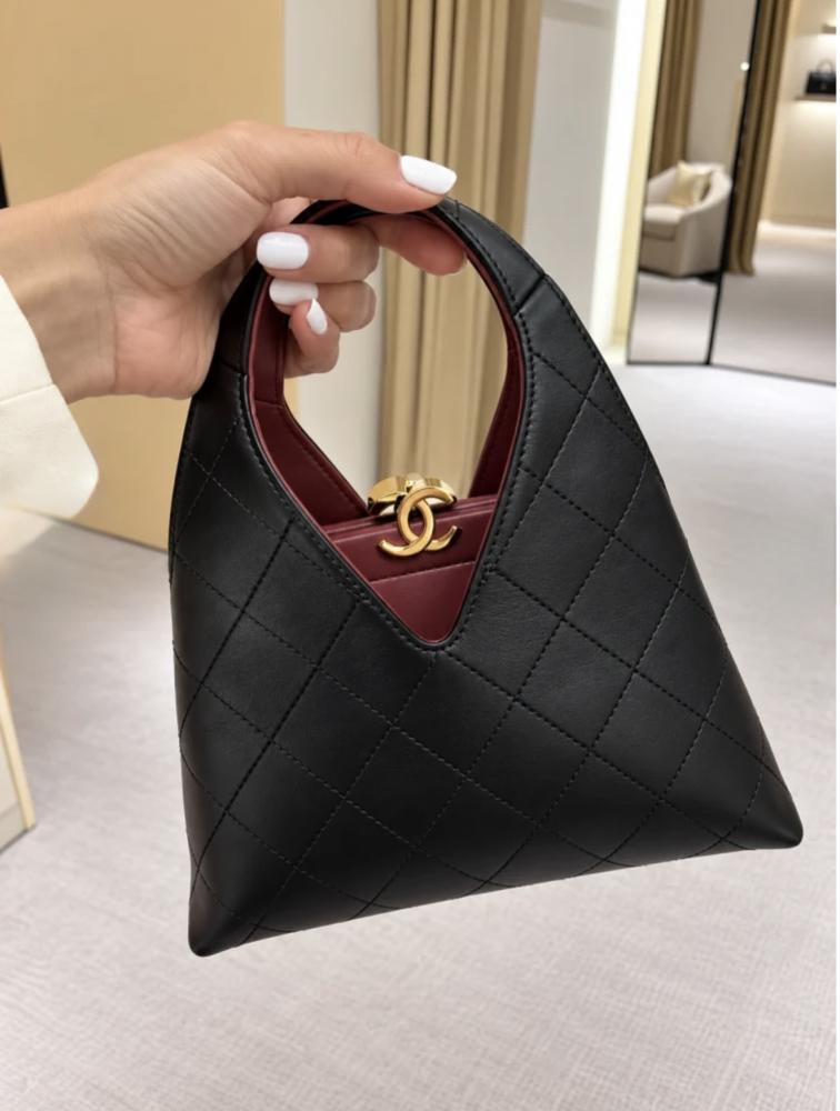 شنطة شانيل شيك ليدي أسود وذهبي | Chic Lady Small Tote