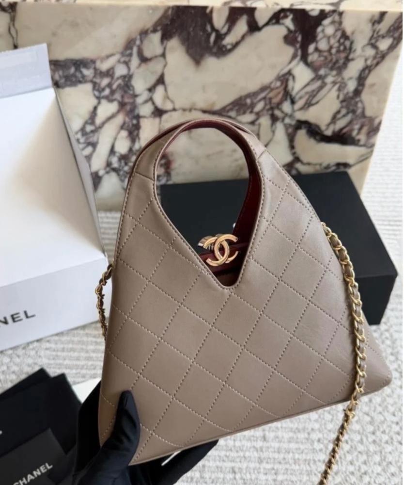 شنطة شانيل شيك ليدي أسود وذهبي | Chic Lady Small Tote