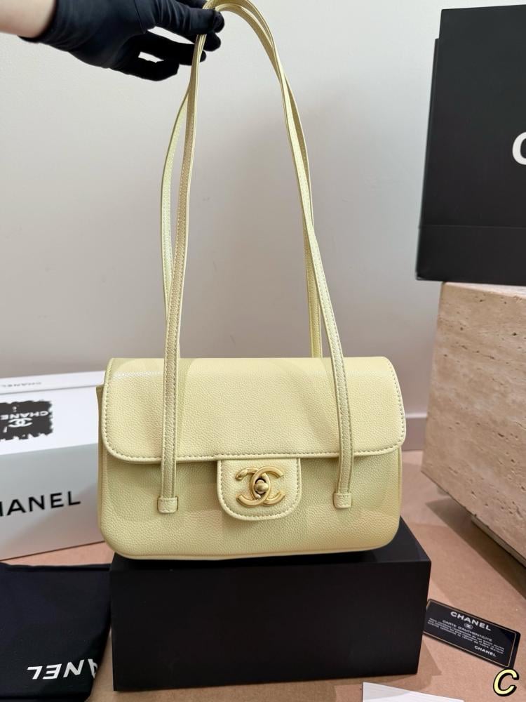 .CHANEL – حقيبة Preppy Coco  (Preppy Coco Underarm Bag)