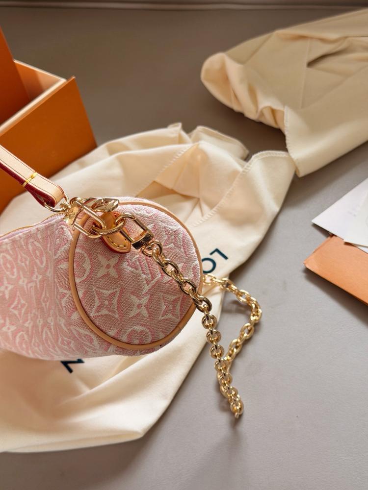 Louis Vuitton – حقيبة Cylinder الدنيم الوردية (Pink Denim Cylinder Bag)