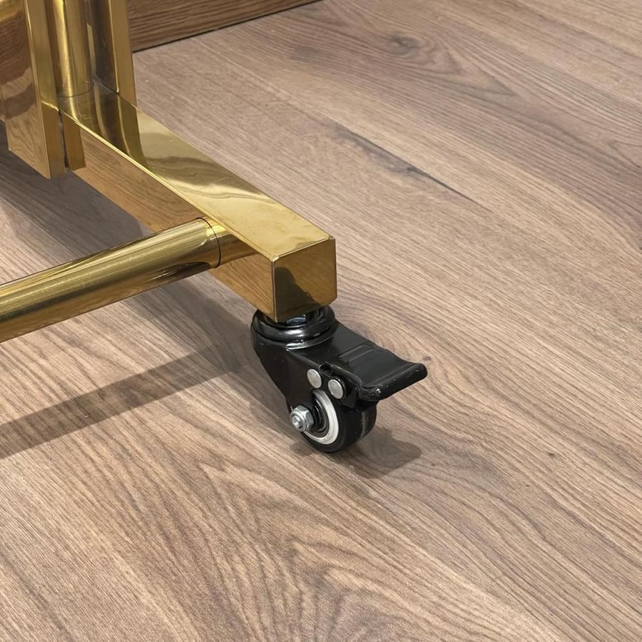 ستاند حامل ملابس معدني ذهبي فاخر بتصميم هندسي وعجلات – مقاس جامبو: 135×180 سم
