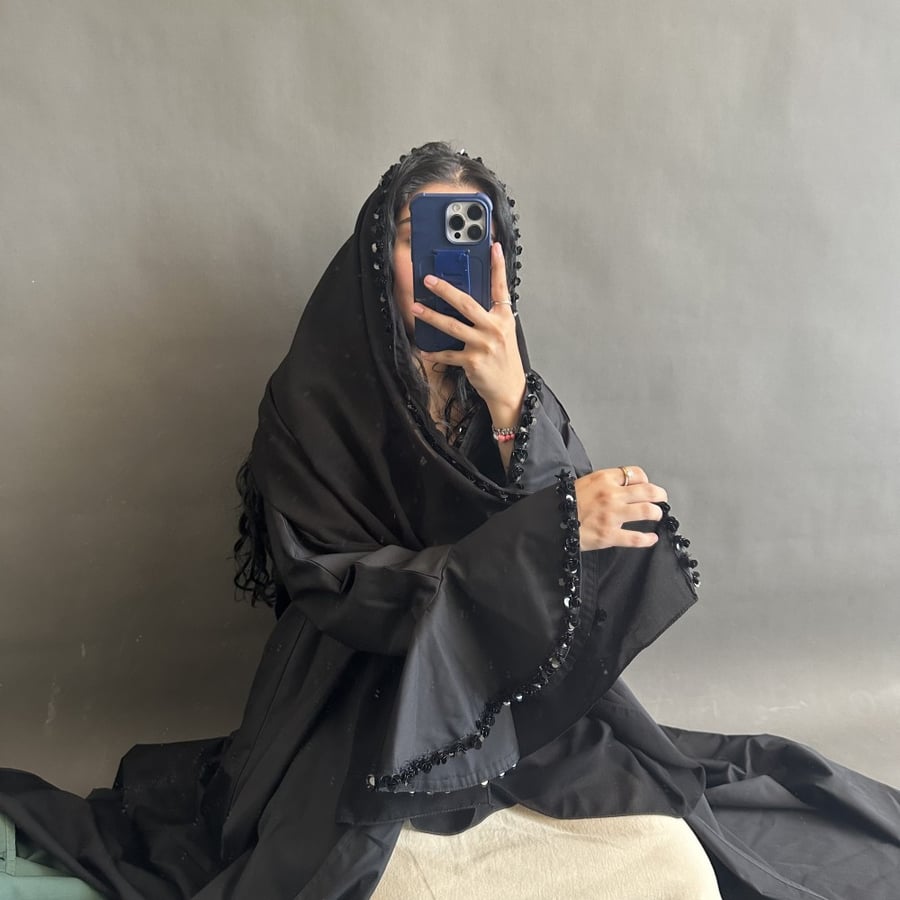 F28