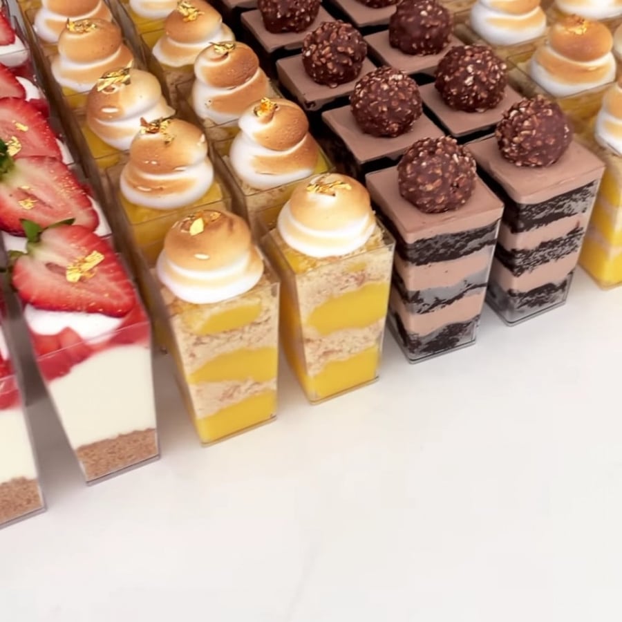 علب اكريلك بغطاء شفاف