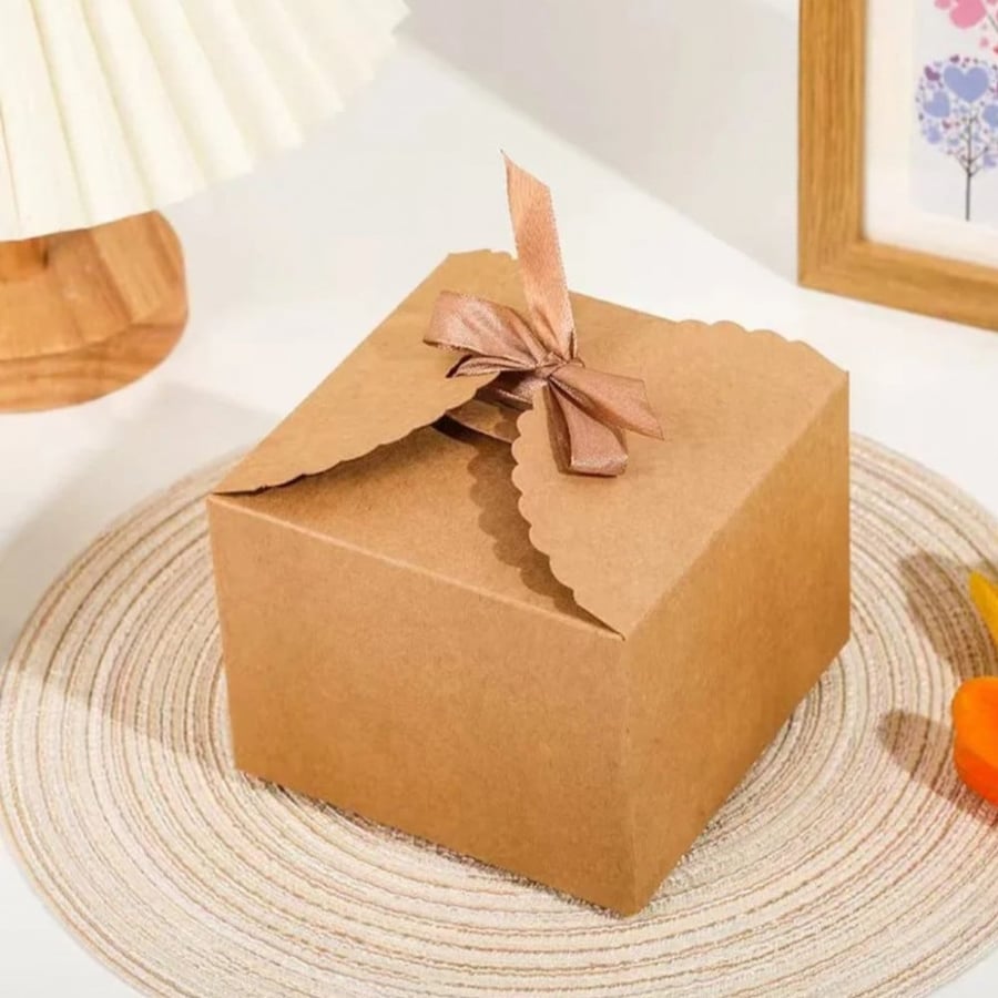Distribution boxes with a glittery ribbon