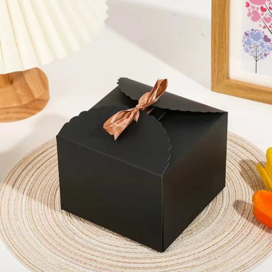Distribution boxes with a glittery ribbon