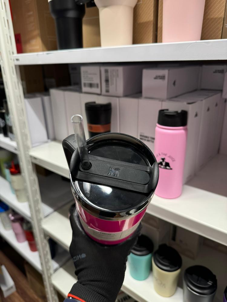 Stanley cup 40 ounces - pink with black lid