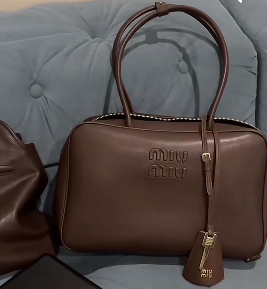 Miumiu مع تعليقه مفتاح