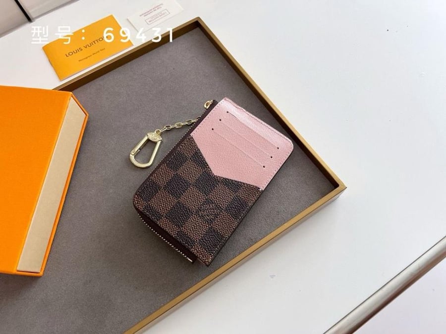 محفظه lv