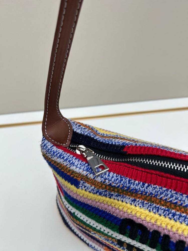 Miumiu كروشي