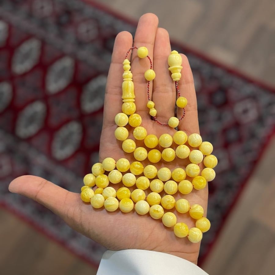بكلايت شبيه الكهرمان