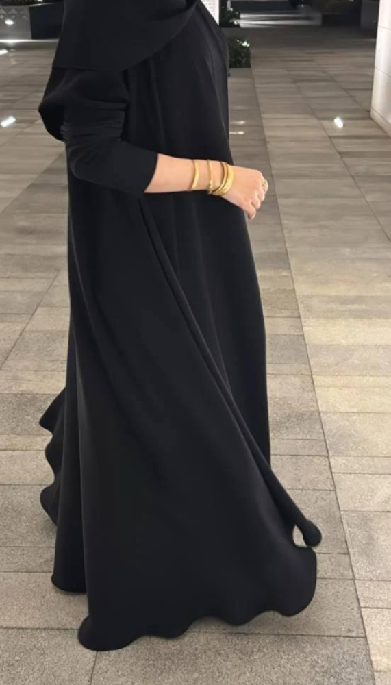 عبايه كلوش ساده خامة إنترنت ناعمة لراحة ومظهر أنثوي راقي