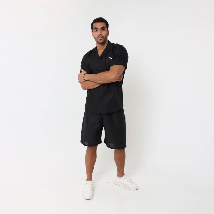Linen shorts and T-shirt