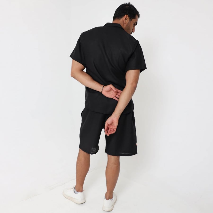 Linen shorts and T-shirt