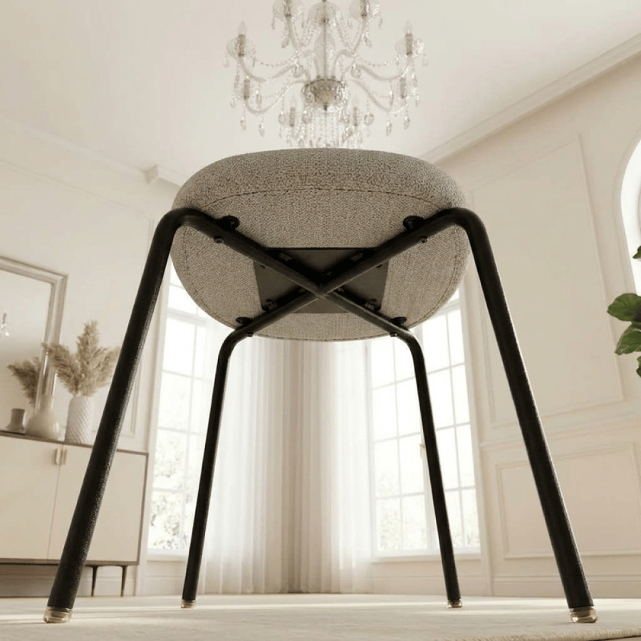طقم طاولة طعام انيقة بتصميم عصري مع 4 كراسي بإطار معدني- أبيض ورمادي فاتح