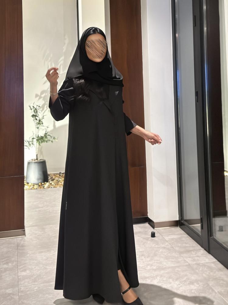 عباية بليزر اسود كريب تايواني نص كلوش