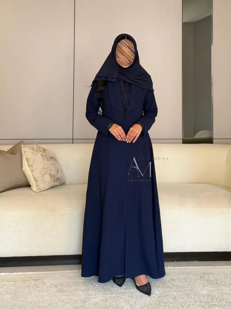 بليزر كريب كوبا كحلي مع كلفة دانتيل في الياقة والكم نص كلوش
