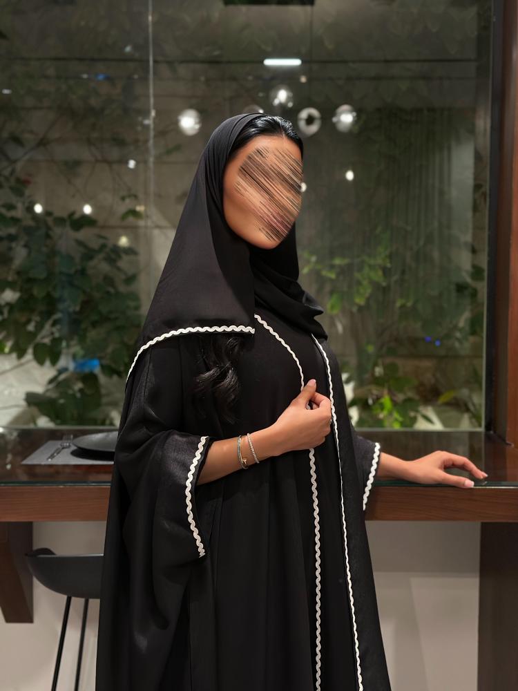 عباية نص بشت لنن بحريني اسود مع كلفة تطريز