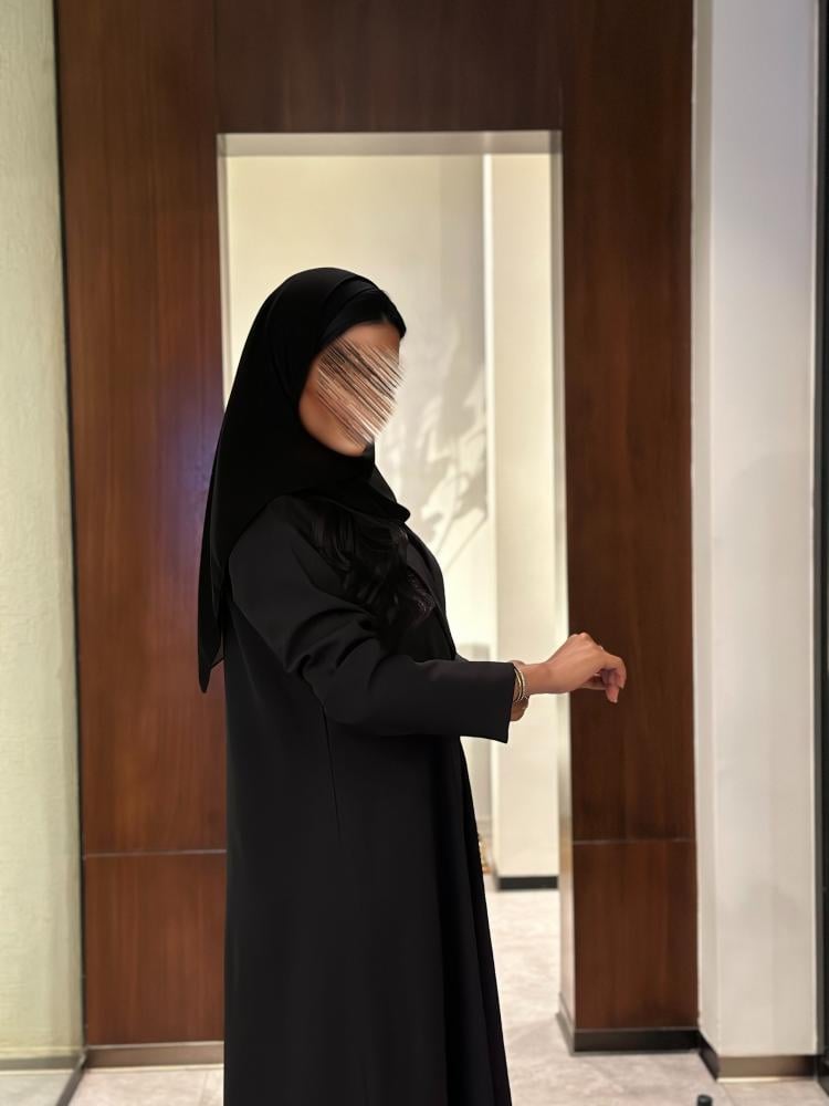 عباية بليزر اسود كريب تايواني نص كلوش