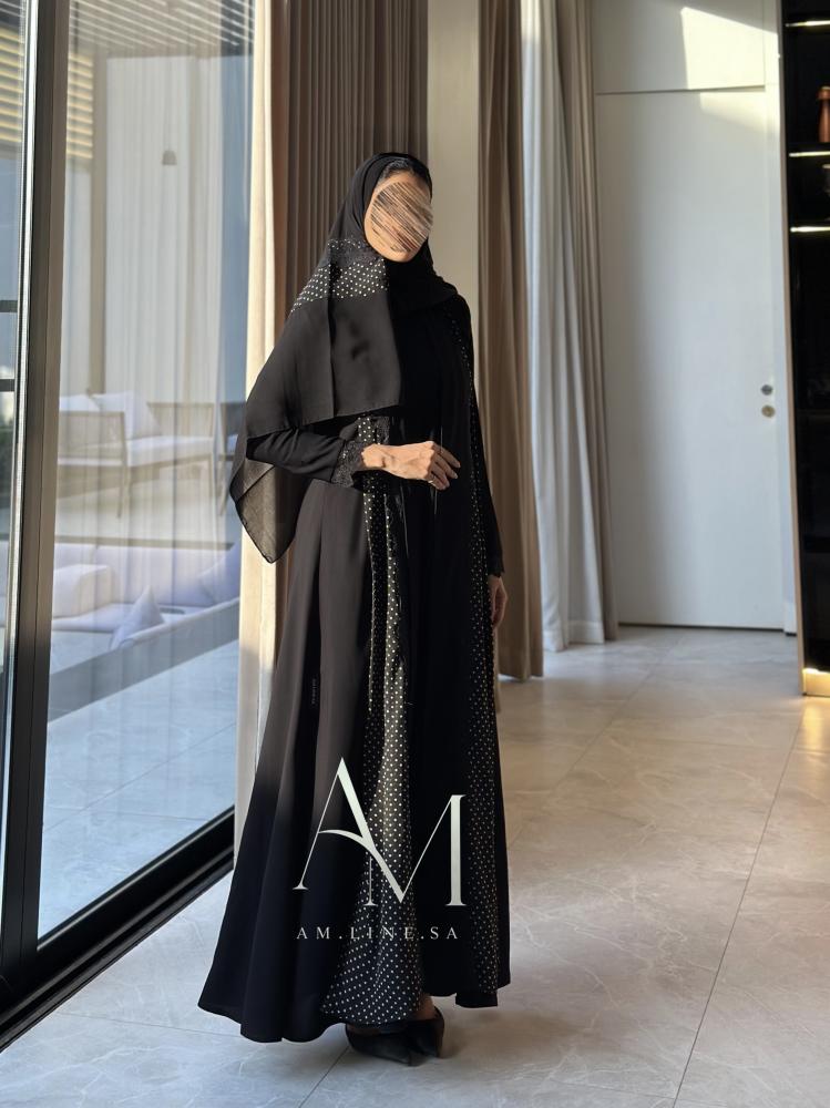 عباية كريب كوري مع كلفة دانتيل وشيفون منقط اسود وابيض