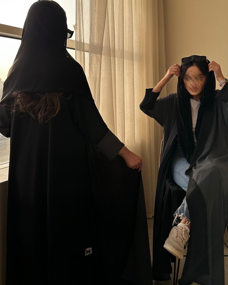 Abaya half wide double face gray and black crepe crushed