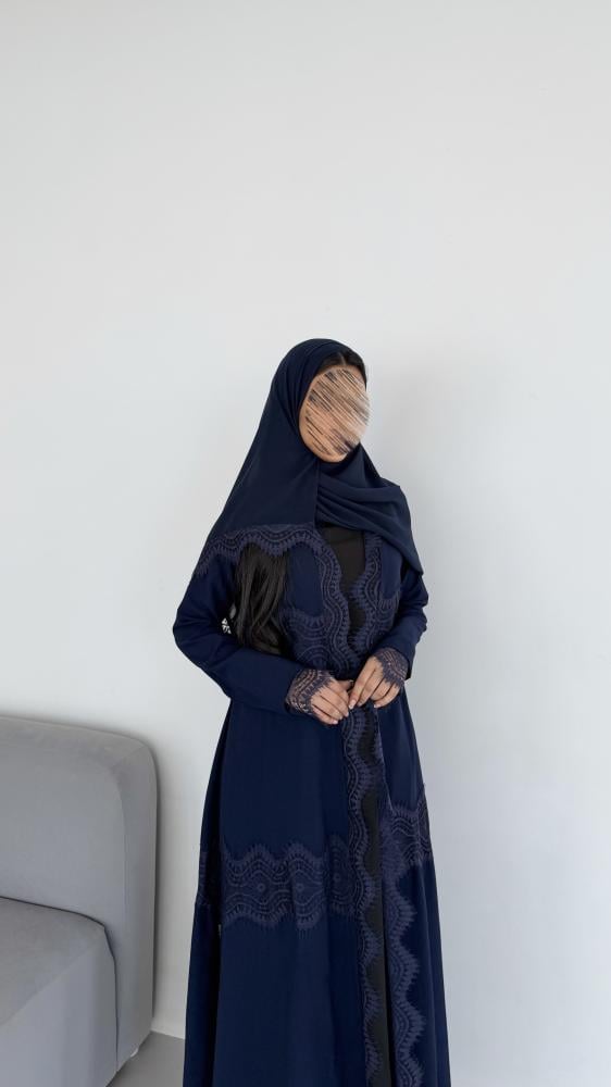 عباية كريب كحلي مع دانتيل نص كلوش