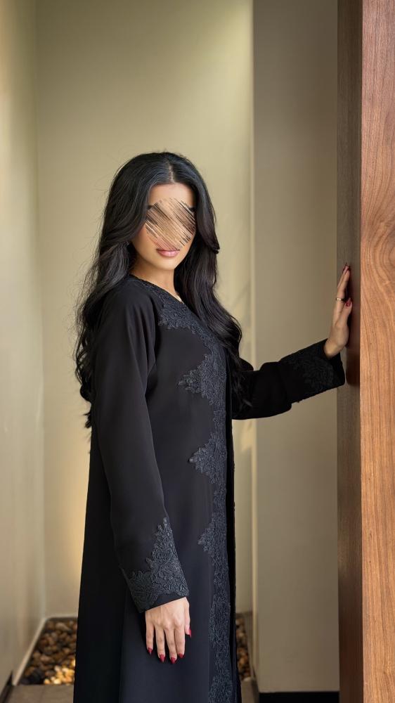 Black crepe abaya with Giber embroidery