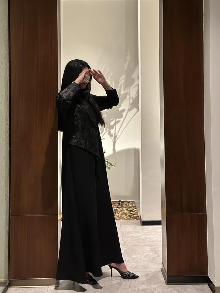 عباية كريب مع سديري جاكار مشجر من جانب واحد نص كلوش