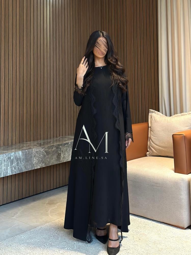 عباية كريب اسود مع دانتيل  نص كلوش