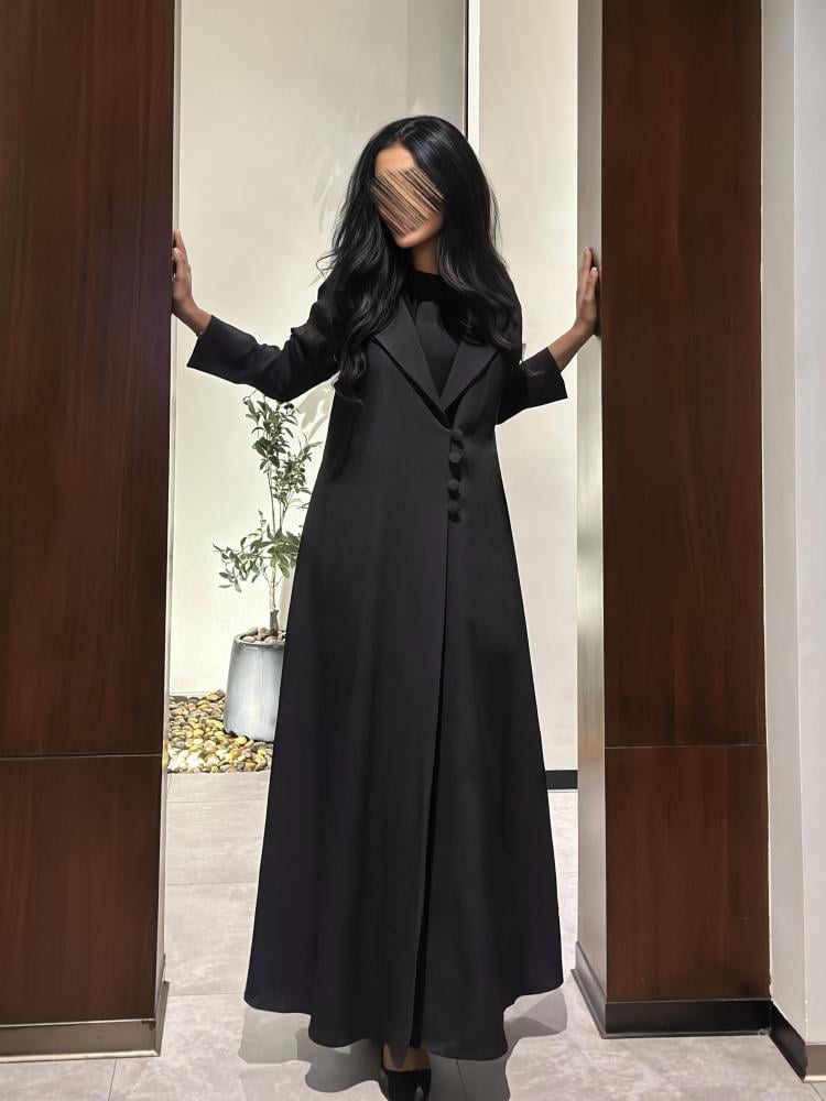 عباية بليزر اسود كريب تايواني نص كلوش