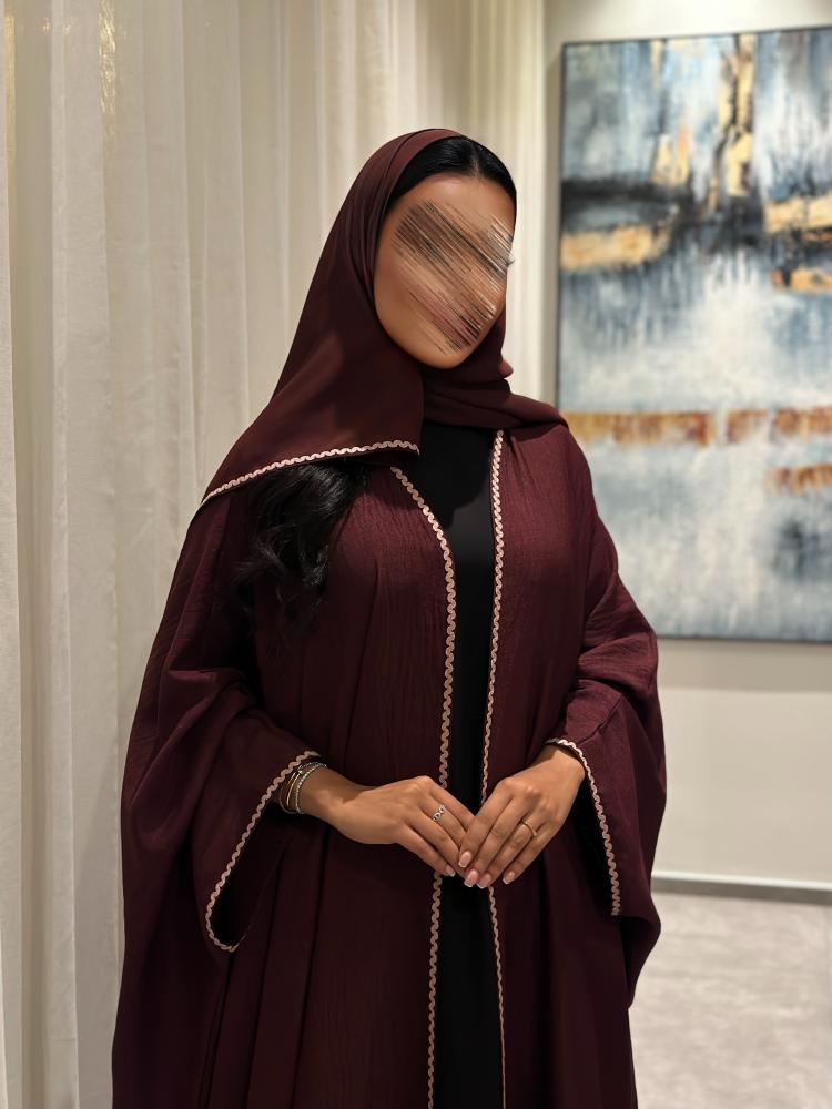 عباية نص بشت لنن بحريني عنابي مع كلفة تطريز